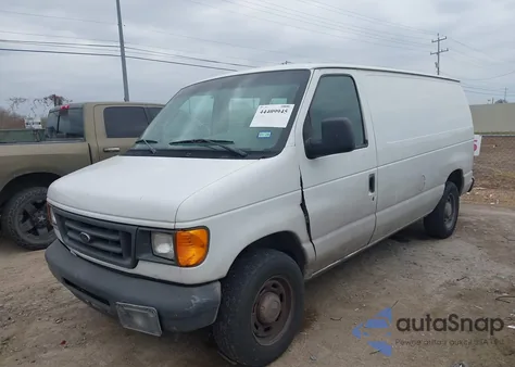 2005 Ford E-150 Commercial/Recreational z USA, uszkodzony, nr VIN 1FTRE14W25HA33703